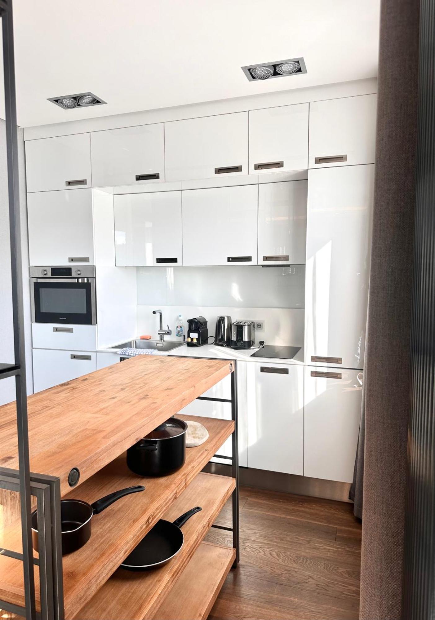 Riverside Luxury Panorama - Smarttv, Fastwifi Apartment *